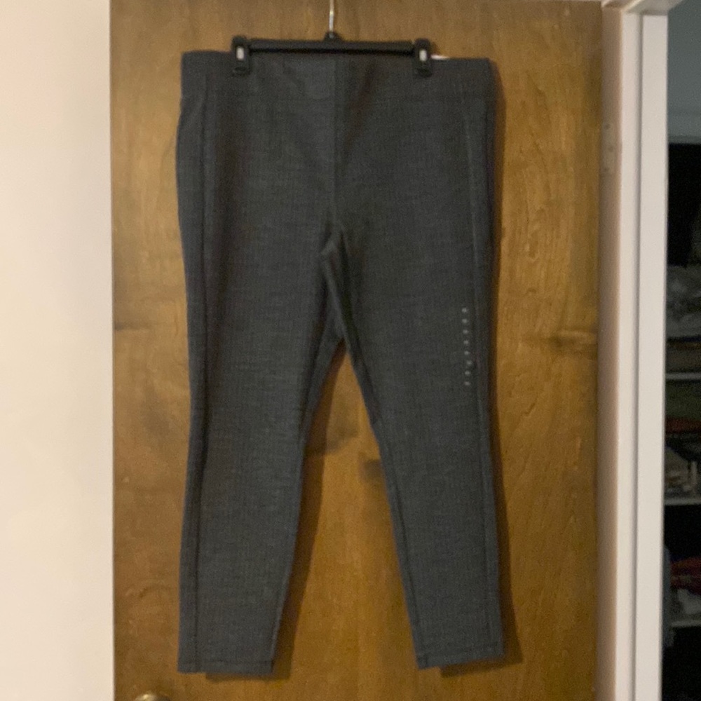 Woman’s Loft Leggings - SZ XL